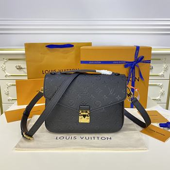 Louis Vuitton LV Pochette Metis Black Size 25 x 19 x 7 cm