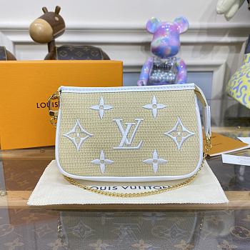 Louis Vuitton Mini Pochette Accessoires M82472 White Size 15.5 x 10.5 x 4 cm