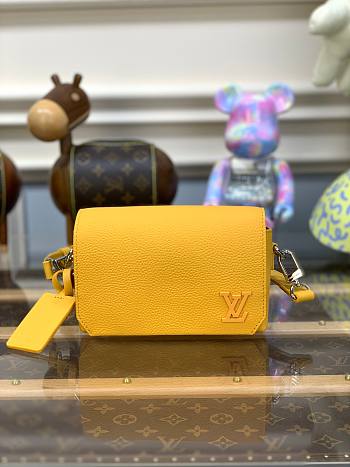 Louis Vuitton M82085 Fastline Wearable Bag Yellow Size 17.3 x 12 x 7 cm