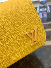 Louis Vuitton M82085 Fastline Wearable Bag Yellow Size 17.3 x 12 x 7 cm - 4