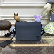 Louis Vuitton M82085 Fastline Wearable Bag Black Size 17.3 x 12 x 7 cm - 1