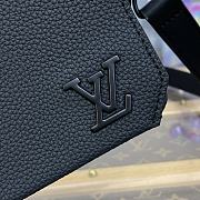 Louis Vuitton M82085 Fastline Wearable Bag Black Size 17.3 x 12 x 7 cm - 2