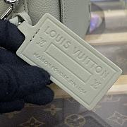 Louis Vuitton M82281 Fastline Wearable Bag Gray Size 17.3 x 12 x 7 cm - 5