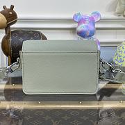 Louis Vuitton M82281 Fastline Wearable Bag Gray Size 17.3 x 12 x 7 cm - 4