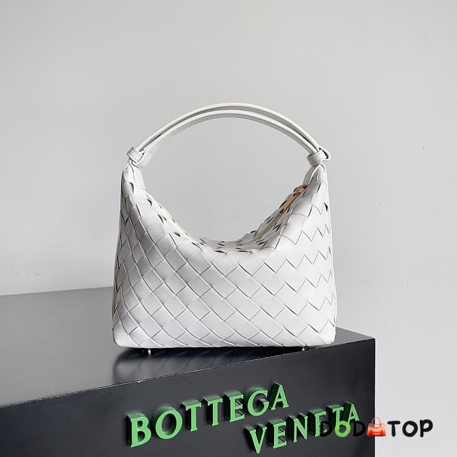 Bottega Veneta Intreccio Leather Toiletry Bag White Size 22 x 13 x 9.5 cm - 1