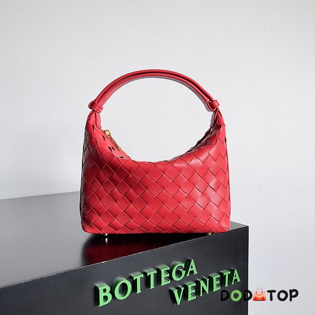 Bottega Veneta Intreccio Leather Toiletry Bag Red Size 22 x 13 x 9.5 cm - 1