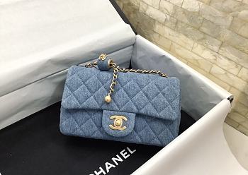 Chanel Flap Bag Denim Size 21 x 17 x 6 cm