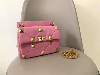 Valentino Garavani Roman Stud Chain Bag Small Pink Size 24 x 16 x 10 cm