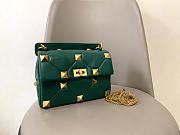 Valentino Garavani Roman Stud Chain Bag Small Green Size 24 x 16 x 10 cm - 1