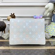 Louis Vuitton Coussin Small Handbag M22398 Size 26 x 20 x 12 cm - 6