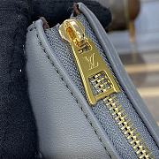 Louis Vuitton Coussin Small Handbag M21197 Size 26 x 20 x 12 cm - 6