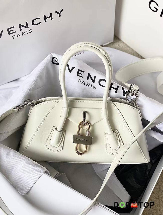 Givenchy Antigona Stretch Handbag White Size 22 x 12 x 8 cm - 1