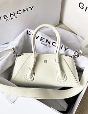 Givenchy Antigona Stretch Handbag White Size 22 x 12 x 8 cm - 3