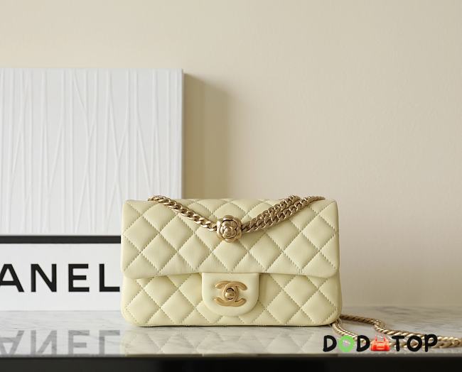 Chanel Chain Flap Bag Yellow Size 13 x 20 x 7 cm - 1