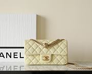 Chanel Chain Flap Bag Yellow Size 13 x 20 x 7 cm - 1