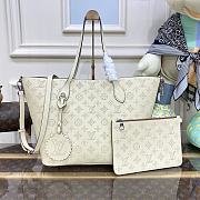 Louis Vuitton Mahina Floral MM Tote White Size 20 x 20 x 12.5 cm - 1