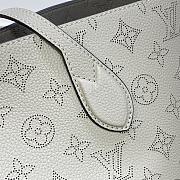 Louis Vuitton Mahina Floral MM Tote Khaki Size 30 × 27.5 × 16 cm - 4