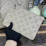 Louis Vuitton Mahina Floral MM Tote Khaki Size 30 × 27.5 × 16 cm - 3