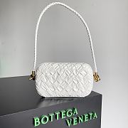 Bottega Veneta Knot White Bag Size 20.5 x 6 x 12.5 cm - 1