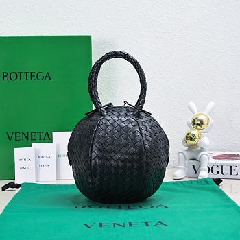 Botega Venata Mava Top Handle Bag Black Size 22 x 22 x 22 cm