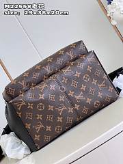 Louis Vuitton LV Discovery Small Backpack M22558 Size 29 x 38 x 20 cm - 5