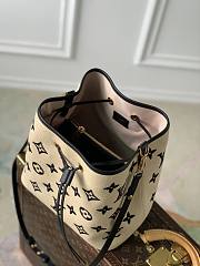 Louis Vuitton LV Neonoe Bucket Bag M23080 Size 26 x 26 x 17.5 cm - 4