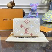 Louis Vuitton LV M82291 Wallet Size 12 x 9 x 3.5 cm - 2