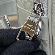 Louis Vuitton LV S-Lock Messenger Taurillon Monogram M23152 Size 22 x 18 x 8 cm - 3