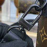  Louis Vuitton S-Lock Vertical Wearable Wallet M82535 Size 12 x 19 x 7 cm - 3