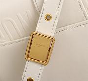 Dior Montaigne 30 Flap Bag White Size 24 x 17 x 8 cm - 5