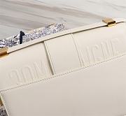 Dior Montaigne 30 Flap Bag White Size 24 x 17 x 8 cm - 4