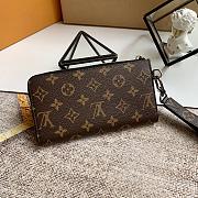 Louis Vuitton LV M69407 Zipper Wallet Size 19 x 11 x 3.5 cm - 6