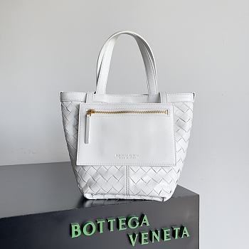 Bottega Veneta Tote White Bag Size 23 x 18 x 15 cm