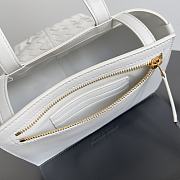 Bottega Veneta Tote White Bag Size 23 x 18 x 15 cm - 4