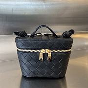 Bottega Veneta Braided Mini Cosmetic Bag Black Size 18 x 12.5 x 8 cm - 1