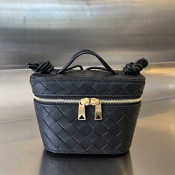 Bottega Veneta Braided Mini Cosmetic Bag Black Size 18 x 12.5 x 8 cm