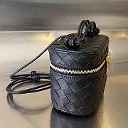 Bottega Veneta Braided Mini Cosmetic Bag Black Size 18 x 12.5 x 8 cm - 4