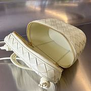 Bottega Veneta Braided Mini Cosmetic Bag Cream Size 18 x 12.5 x 8 cm - 4