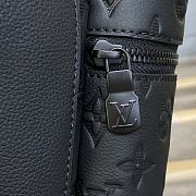 Louis Vuitton LV Discovery Small Backpack Black M22558 Size 29 x 38 x 20 cm - 5