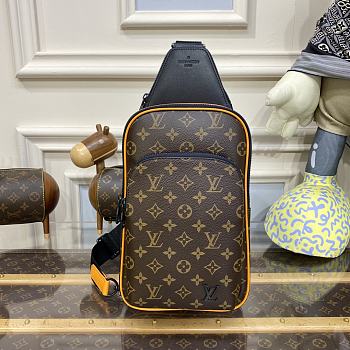Louis Vuitton LV Avenue Shoulder Bag Size 20 x 31 x 7 cm
