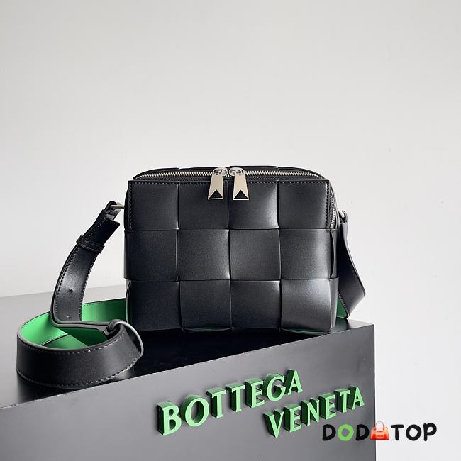 Bottega Veneta Men's Camera Bag Black Size 20 x 15 x 5 cm - 1