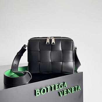 Bottega Veneta Men's Camera Bag Black Size 20 x 15 x 5 cm