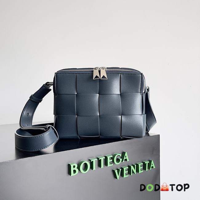 Bottega Veneta Men's Camera Bag Navy Blue Size 20 x 15 x 5 cm - 1