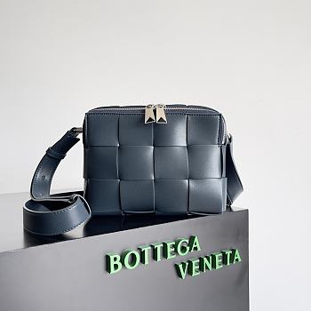 Bottega Veneta Men's Camera Bag Navy Blue Size 20 x 15 x 5 cm