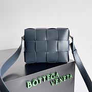 Bottega Veneta Men's Camera Bag Navy Blue Size 20 x 15 x 5 cm - 5