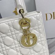 Lady Dior Medium Cannage White Size 24 x 20 x 11 cm - 6