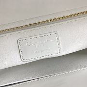 Lady Dior Medium Cannage White Size 24 x 20 x 11 cm - 5