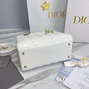 Lady Dior Medium Cannage White Size 24 x 20 x 11 cm - 4