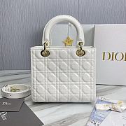 Lady Dior Medium Cannage White Size 24 x 20 x 11 cm - 2