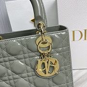 Lady Dior Medium Cannage Grey Size 24 x 20 x 11 cm - 5